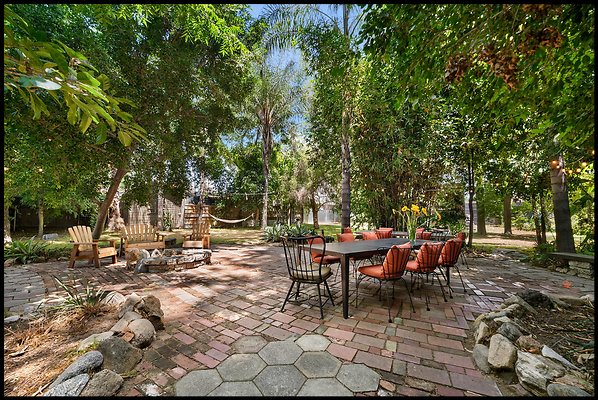 UNI C364-LOS ANGELES 15