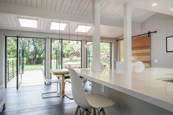 UNI A513-CALABASAS 08