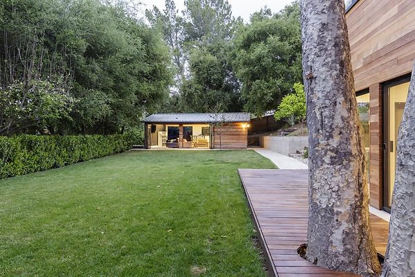 UNI A513-CALABASAS 31