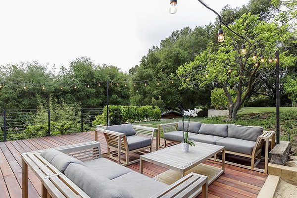 UNI A513-CALABASAS 26