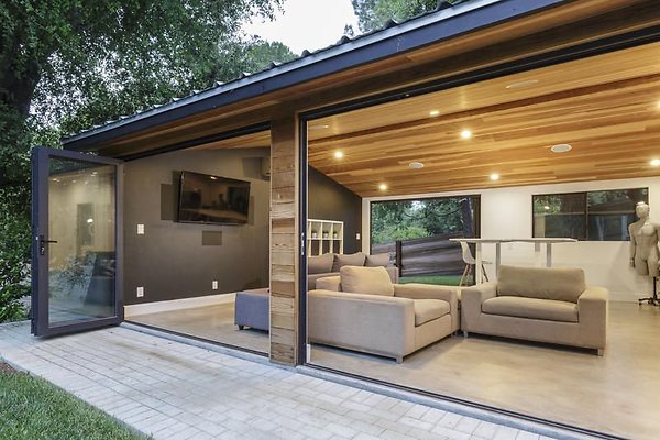 UNI A513-CALABASAS 24