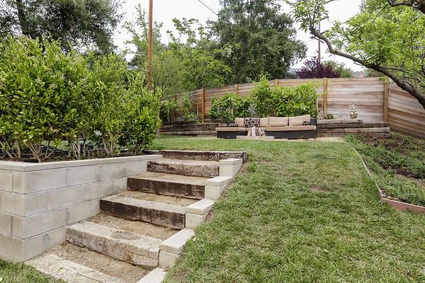 UNI A513-CALABASAS 19