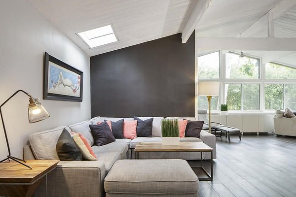 UNI A513-CALABASAS 06