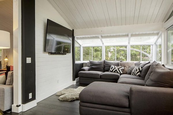 UNI A513-CALABASAS 14