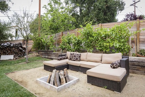 UNI A513-CALABASAS 20