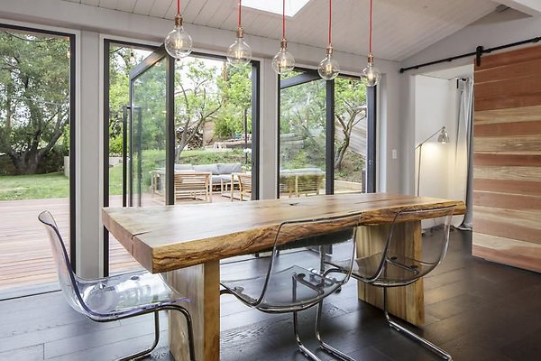 UNI A513-CALABASAS 09