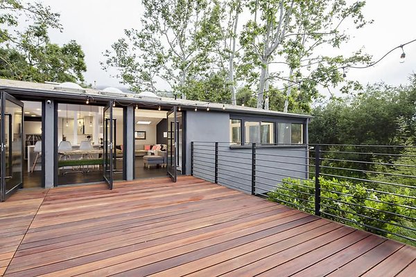 UNI A513-CALABASAS 15