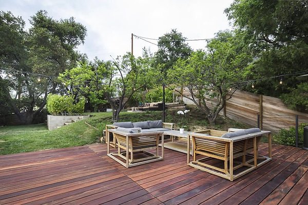 UNI A513-CALABASAS 16