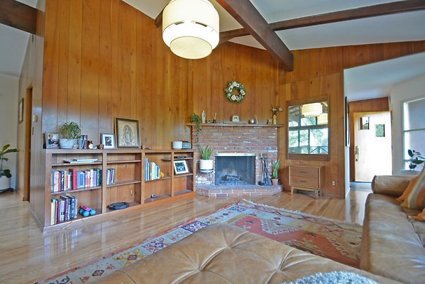 UNI A841-SANTA CLARITA 10