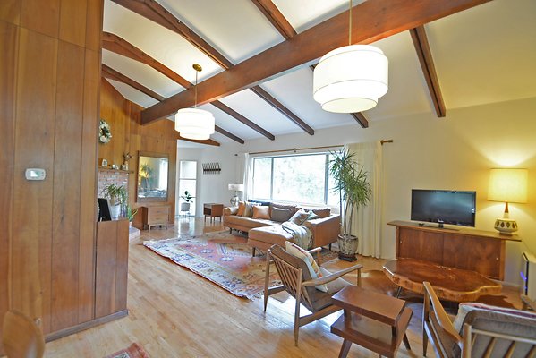 UNI A841-SANTA CLARITA 06