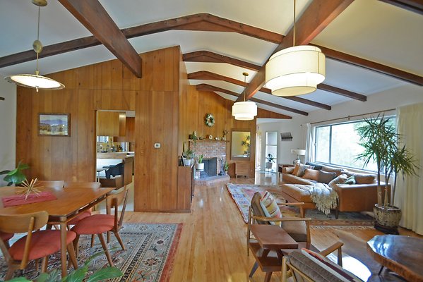 UNI A841-SANTA CLARITA 08