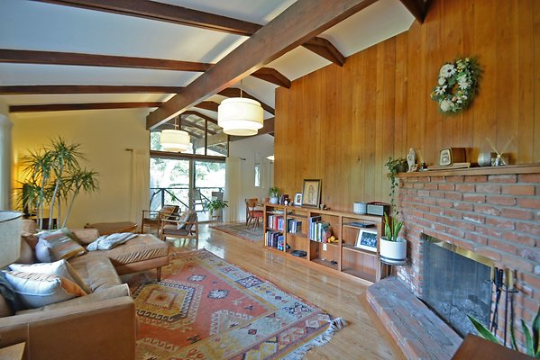 UNI A841-SANTA CLARITA 12