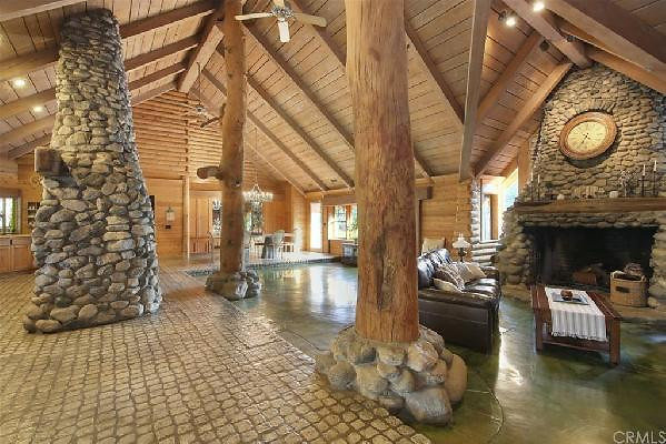 CAST Sunland 12262 03