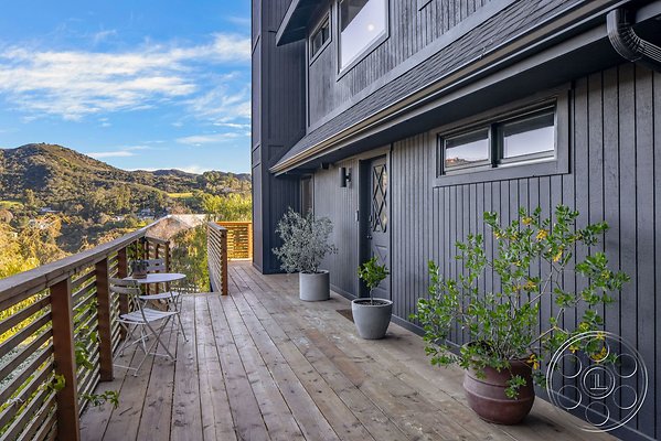 IMAGE LOC - modern-farmhouse-7 - Topanga 04