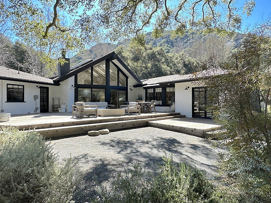 UNI CW454-CALABASAS 31