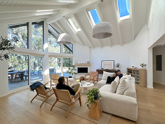 UNI CW454-CALABASAS 09