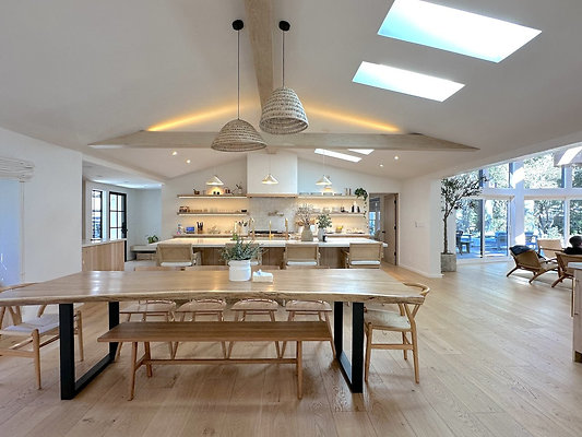 UNI CW454-CALABASAS 17