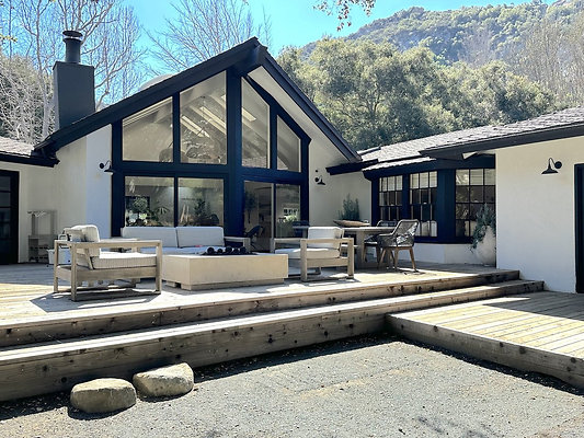 UNI CW454-CALABASAS 28