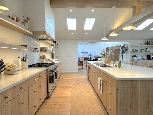 UNI CW454-CALABASAS 22