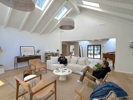 UNI CW454-CALABASAS 11