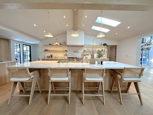 UNI CW454-CALABASAS 21