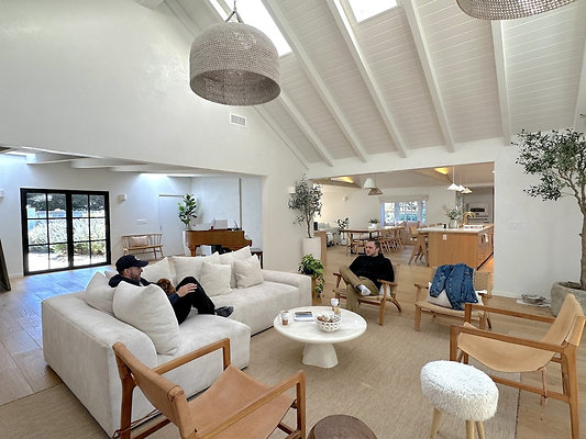 UNI CW454-CALABASAS 13