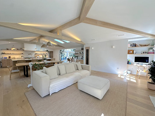 UNI CW454-CALABASAS 26