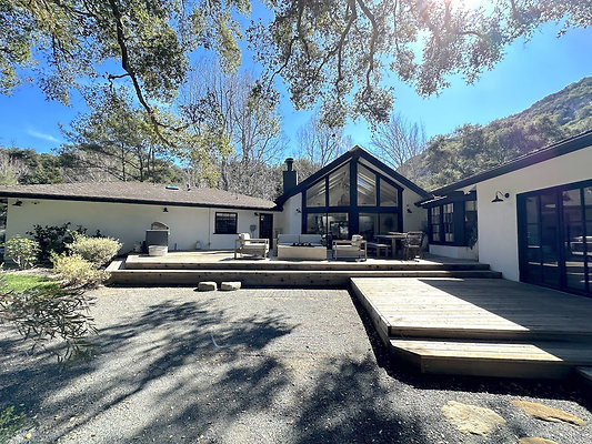 UNI CW454-CALABASAS 38