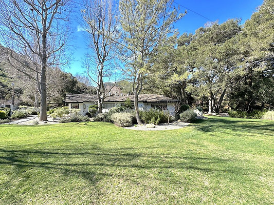 UNI CW454-CALABASAS 40