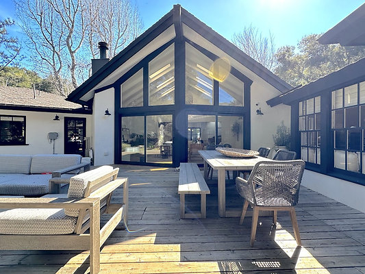 UNI CW454-CALABASAS 36