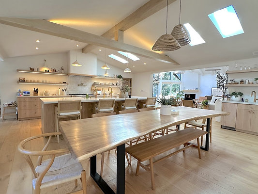 UNI CW454-CALABASAS 18