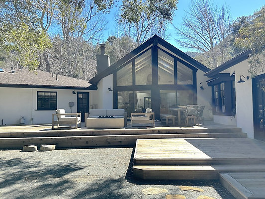 UNI CW454-CALABASAS 29