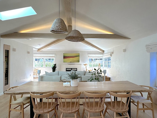 UNI CW454-CALABASAS 20