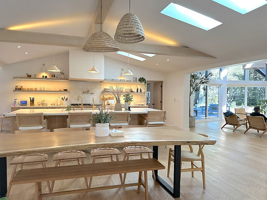 UNI CW454-CALABASAS 27