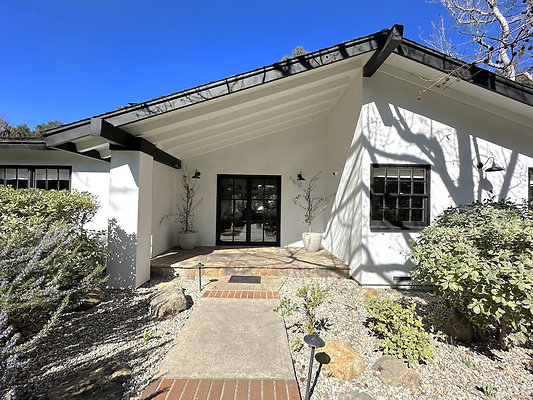 UNI CW454-CALABASAS 03