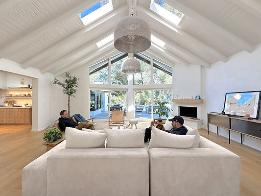 UNI CW454-CALABASAS 08