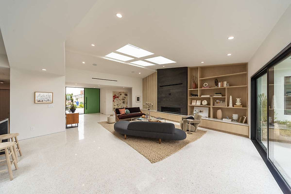 CAST Los Angeles 13738 04