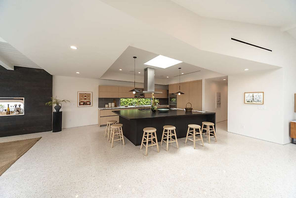 CAST Los Angeles 13738 21