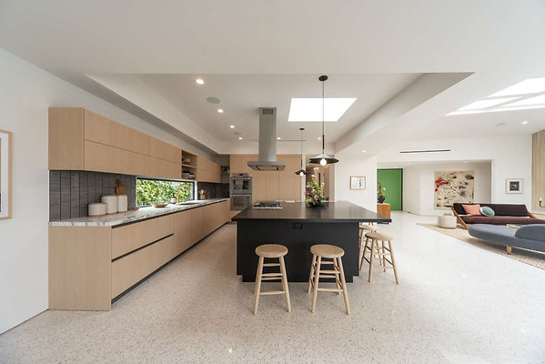 CAST Los Angeles 13738 18