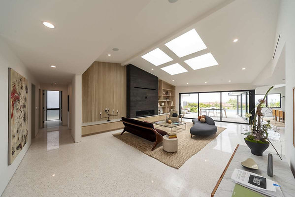 CAST Los Angeles 13738 06