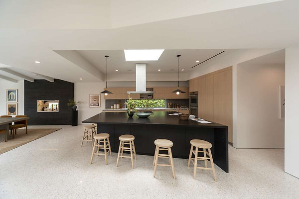 CAST Los Angeles 13738 17