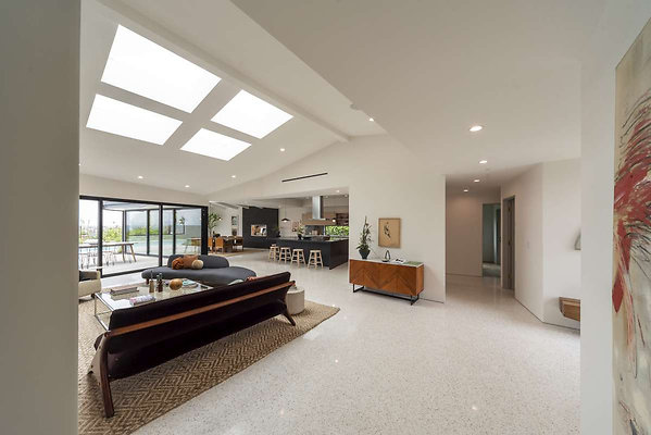 CAST Los Angeles 13738 03