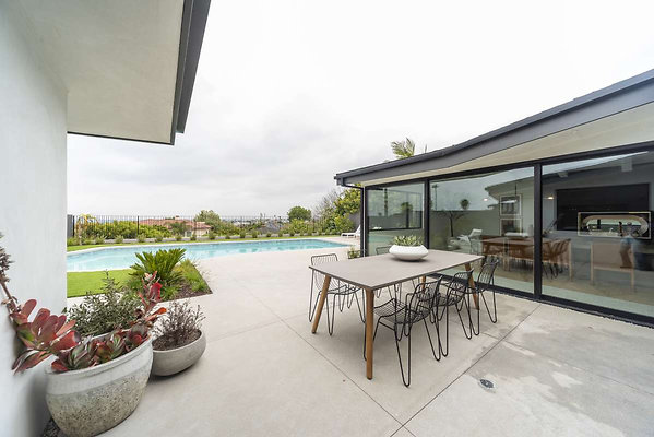 CAST Los Angeles 13738 24