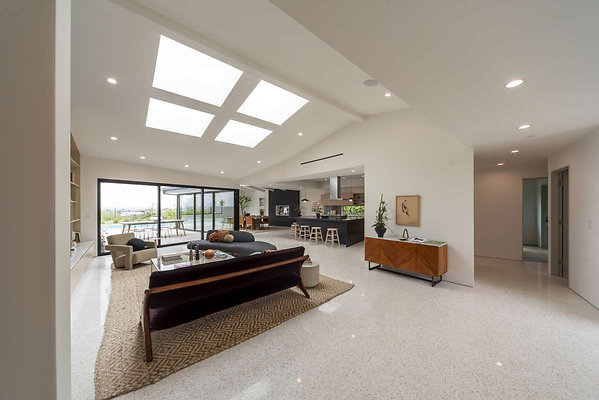 CAST Los Angeles 13738 05