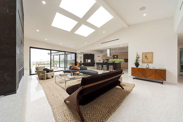 CAST Los Angeles 13738 08