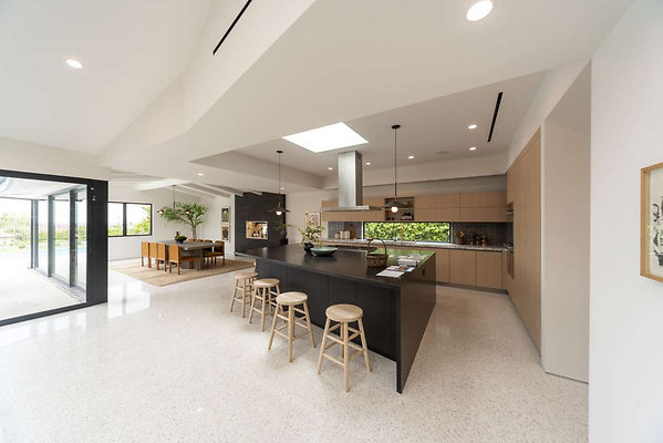 CAST Los Angeles 13738 22