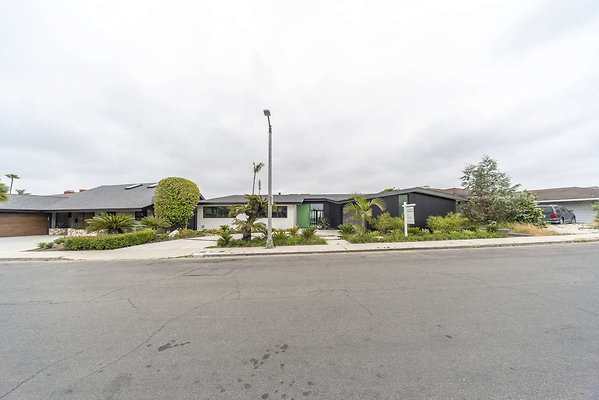 CAST Los Angeles 13738 02