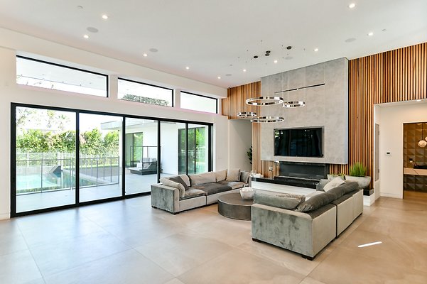 UNI B536-SHERMAN OAKS 05