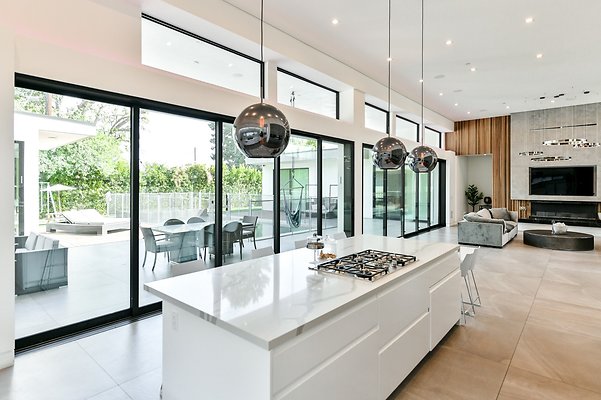 UNI B536-SHERMAN OAKS 11