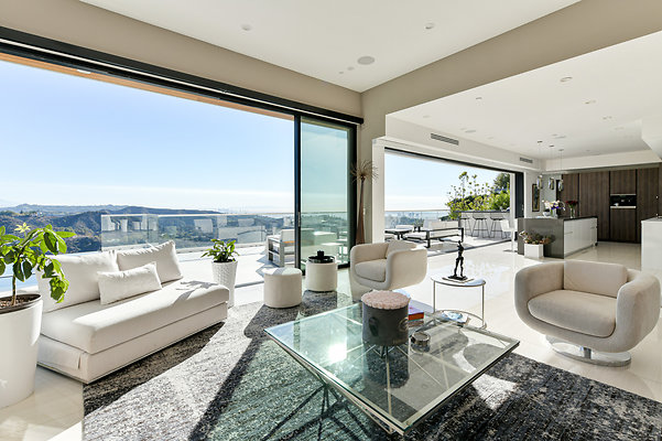 CAST Los Angeles 12962 05